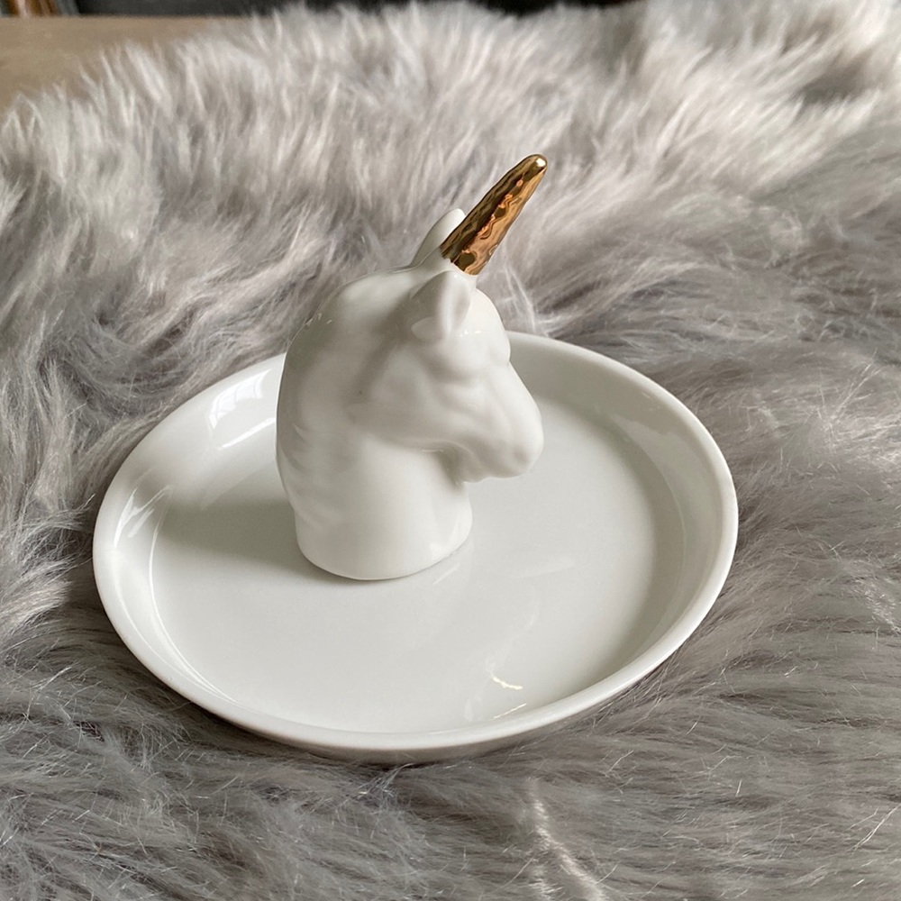 Ceramic jewelry tray.